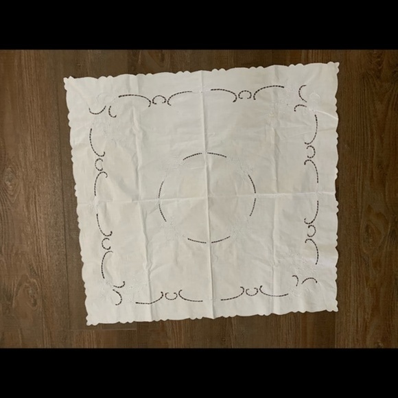 Table cloths - Picture 1 of 6